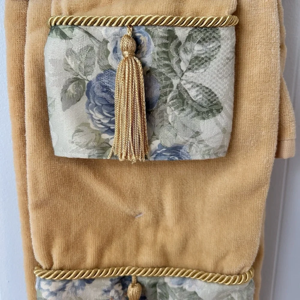 Vintage Three-Piece Bath  Set. Floral Design‎ With Tassel. Elegance. 100% Cotton